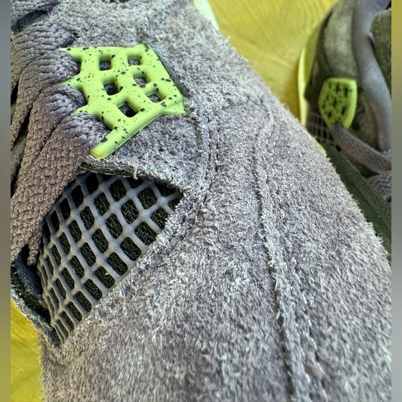 Pre owned 2022 Wmns Air Jordan 4 Retro 'Canyon Purple - Picture 4 of 9